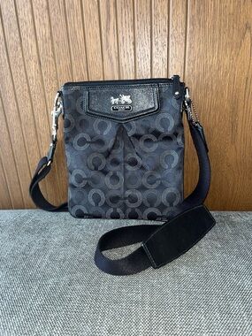 Coach Black Signature Men’s Messenger Crossbody Bag